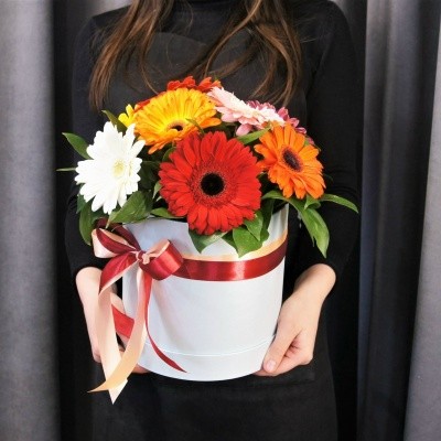 Букет цветов "Шляпная коробка Герберка " Букет цветов "Шляпная коробка Герберка "